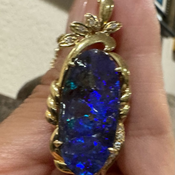 Stunning Natural 9.75 CT Fire Blue Opal on 18k gold Pendant and 14k Chain - Picture 6 of 12
